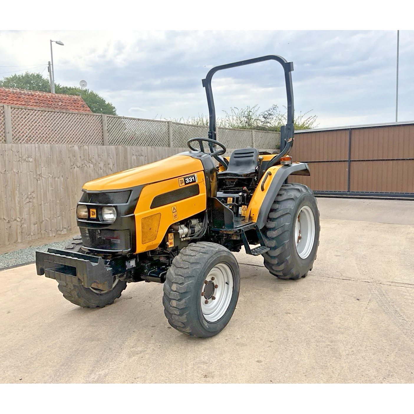 JCB TYM 331 HYDROSTATIC 4WD COMPACT TRACTOR
